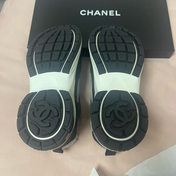 Chanel Sneakers - New w/tags and dust bag - Picture 3 of 7